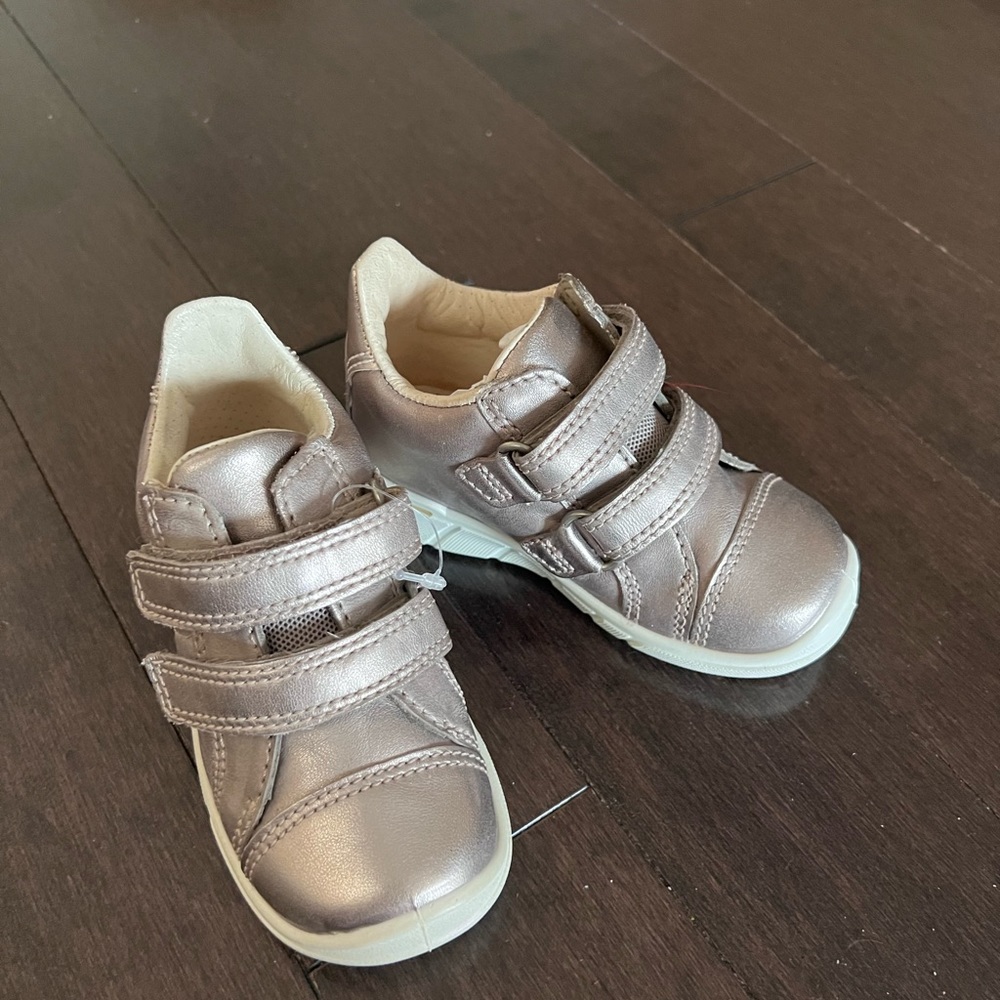 Ecco shoes. For girl .